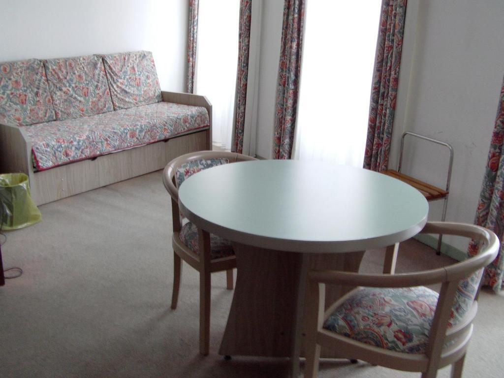 Le Grand Hotel Cherbourg-en-Cotentin Room photo